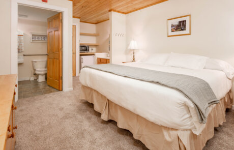 Inn 5-6 Main Bedroom