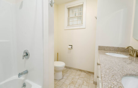 Farmhouse Down – Bathroom