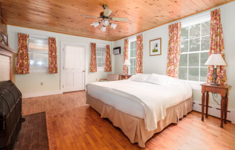 Farmhouse Down – Main Bedroom