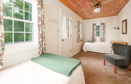 Farmhouse Down – Twin Room